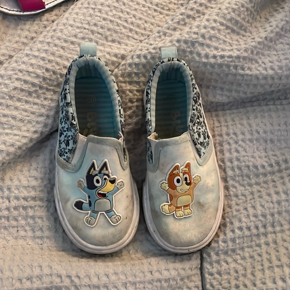 Bluey shoes (10c)
